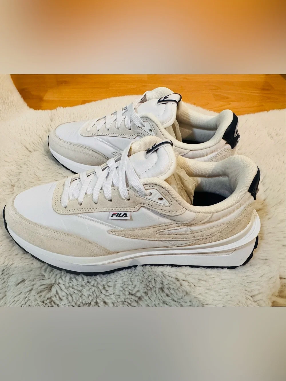 FILA Women's Renno White/Cream Low-Top Retro Runner Sneakers 7.5